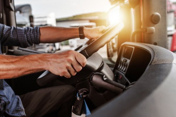 Transporteurs et permis de conduire : une nouveauté concernant l’âge requis