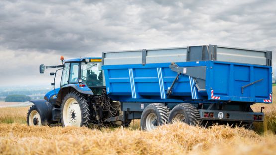 Agriculteurs : comment immatriculer une remorque agricole ?