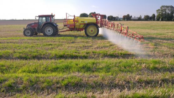 Pesticides près des zones d’habitation : une règlementation à revoir ?