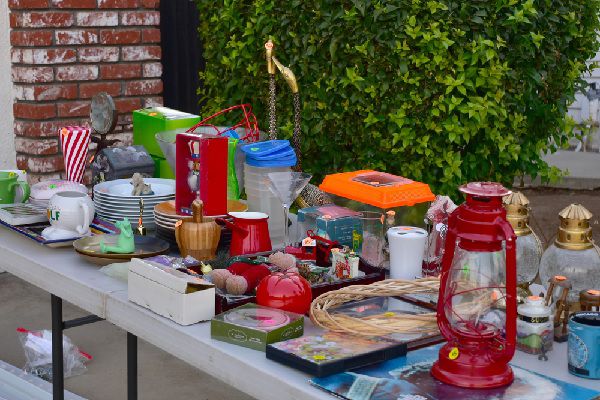 Brocantes, vide-greniers : une participation sous conditions