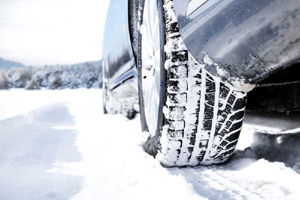 Transports : quel équipement obligatoire en période hivernale ?