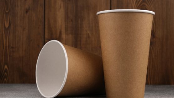 Gobelets à usage unique : vers la fin du plastique !