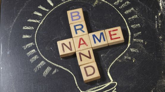 Redevance pour utilisation d’un nom de famille = charge déductible ?