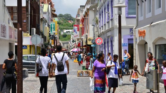 Coronavirus (COVID-19) : report de l’obligation vaccinale pour les soignants aux Antilles