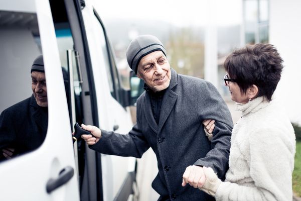 Accueil de jour en EHPAD : la question de la prise en charge du transport