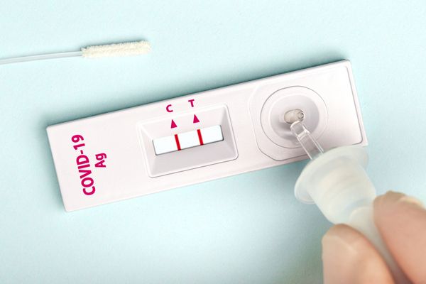 Coronavirus (COVID-19) et autotests : prolongation de l’autorisation de vente pour les grandes surfaces