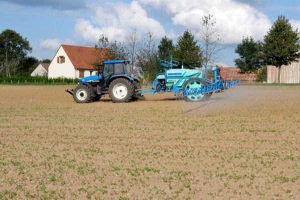 Distance d’épandage des pesticides : de nouvelles mesures protectrices