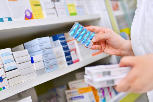Pharmaciens : délivrer des médicaments à l’unité