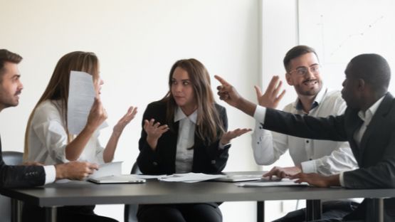 Copropriété : quand un copropriétaire est seul contre tous…