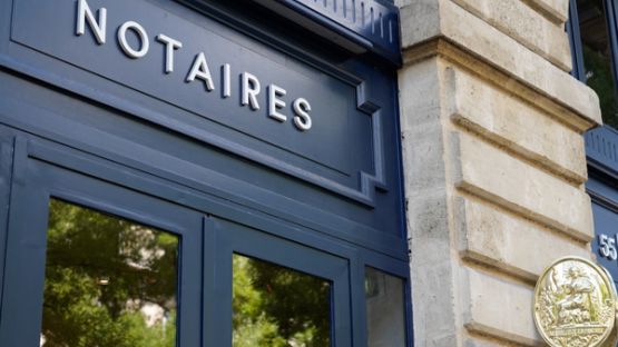 Notaire = agent municipal ?