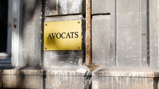 Avocat et défense d’une commune : protéger ses honoraires