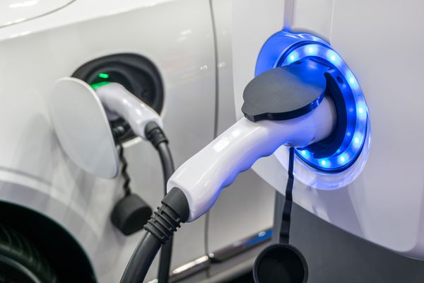 Véhicule électrique et bornes de recharge : sécurisez votre investissement !