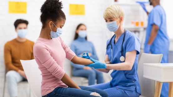 Vaccination contre la Covid-19 : une exonération d’impôt pour les infirmiers ?