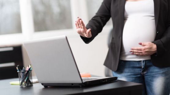 Femme enceinte : le licenciement est-il vraiment interdit ?