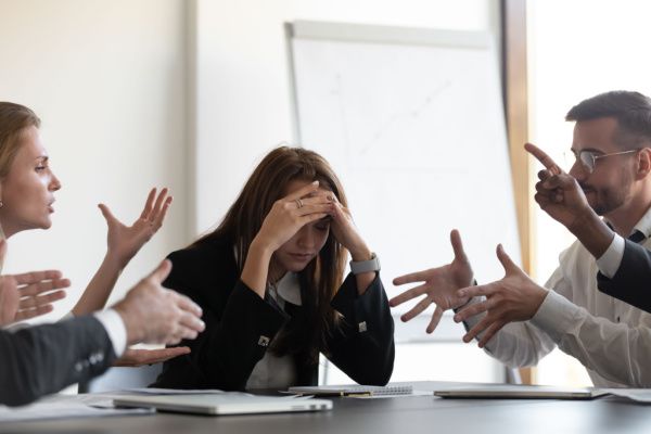 Mésentente entre copropriétaires : le syndic (ne) doit (pas) agir !