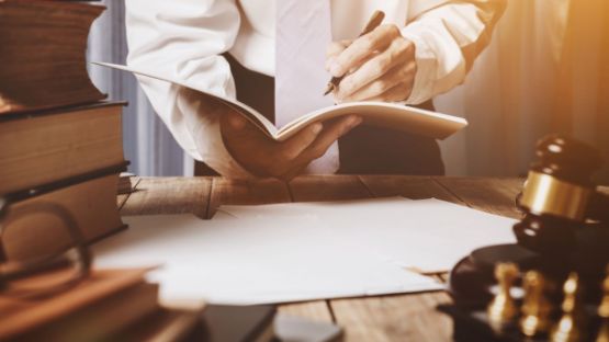 Rédaction d’un contrat : l’avocat doit-il (peut-il) tout prévoir ?