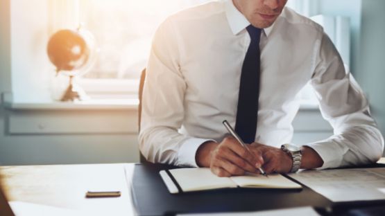 Commissaires de justice, notaires et experts-comptables : quelles évolutions ?