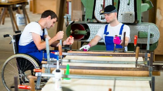 Travailleurs handicapés en ESAT : un parcours professionnel encadré