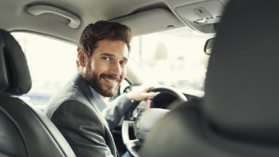 Chauffeur VTC : travailleur indépendant ou salarié ?