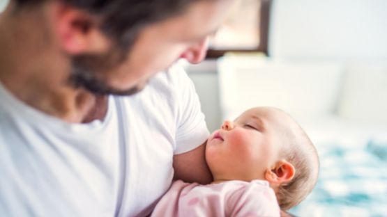 Congés de paternité et de naissance : une fois mais pas 2 ?