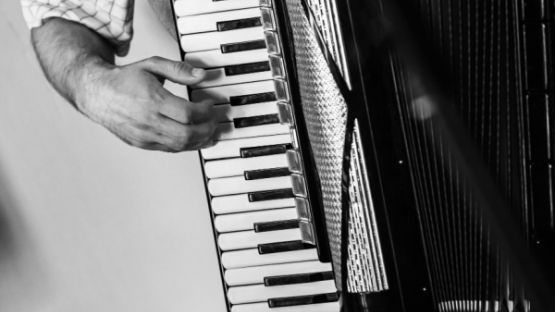 « Coup d’accordéon » : gare à la fausse note