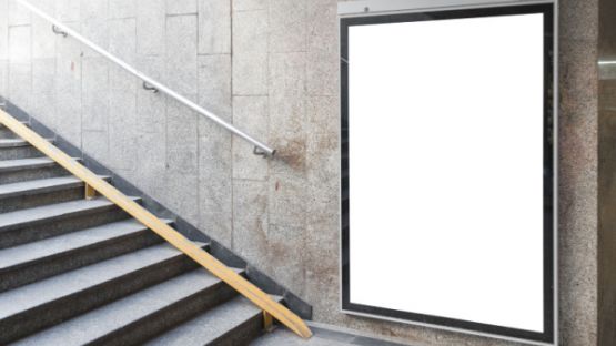 Publicités lumineuses entre 1 heure et 6 heures du matin : oui ou non ?