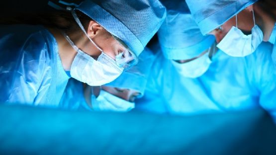 Chirurgie esthétique et mineurs : attention aux communications commerciales !