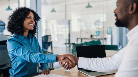 Un partenariat entre l’URSSAF et les impôts pour faciliter les démarches des travailleurs indépendants