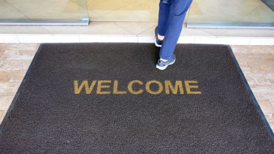 Calcul de la TASCOM : faut-il tenir compte du sas d’entrée d’un magasin ?