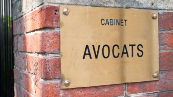 Avocat : une collaboration libérale qui cache une activité salariée ?